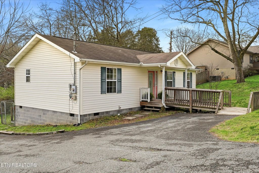 Photo of 500 Beets St, Clinton, TN 37716 (MLS # 1332345)