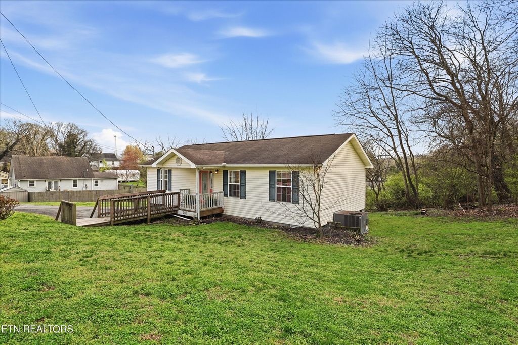 Photo of 500 Beets St, Clinton, TN 37716 (MLS # 1332345)