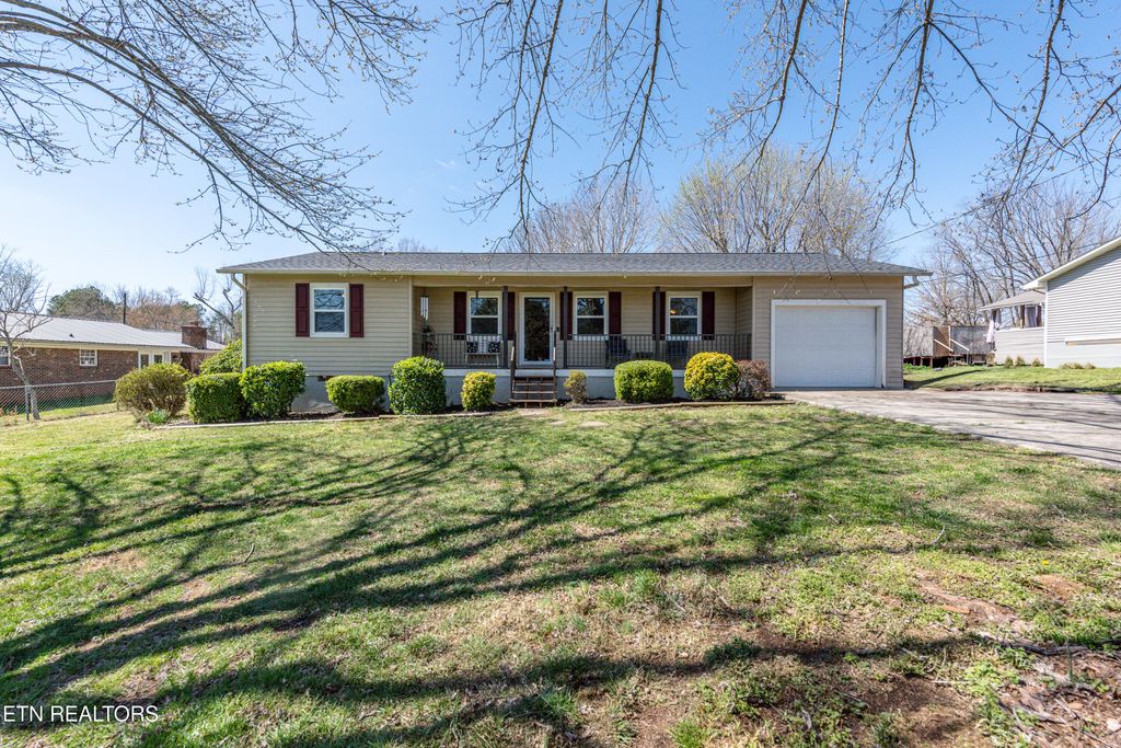 Photo of 209 Sequoyah Drive, Madisonville, TN 37354 (MLS # 1293888)