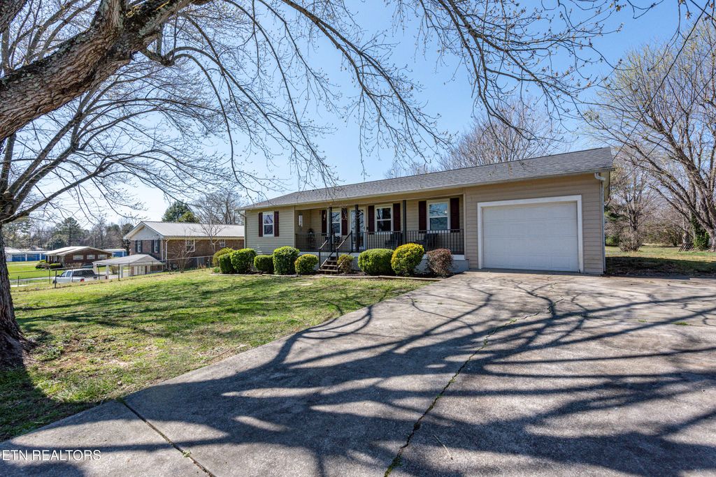 Photo of 209 Sequoyah Drive, Madisonville, TN 37354 (MLS # 1293888)