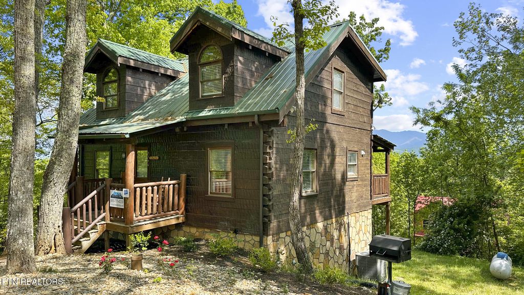 Photo of 2126 Loafers Glory Way, Gatlinburg, TN 37738 (MLS # 1299761)