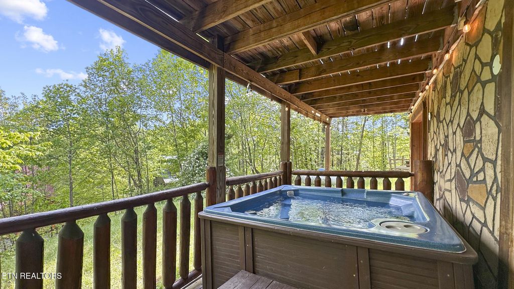 Photo of 2126 Loafers Glory Way, Gatlinburg, TN 37738 (MLS # 1299761)