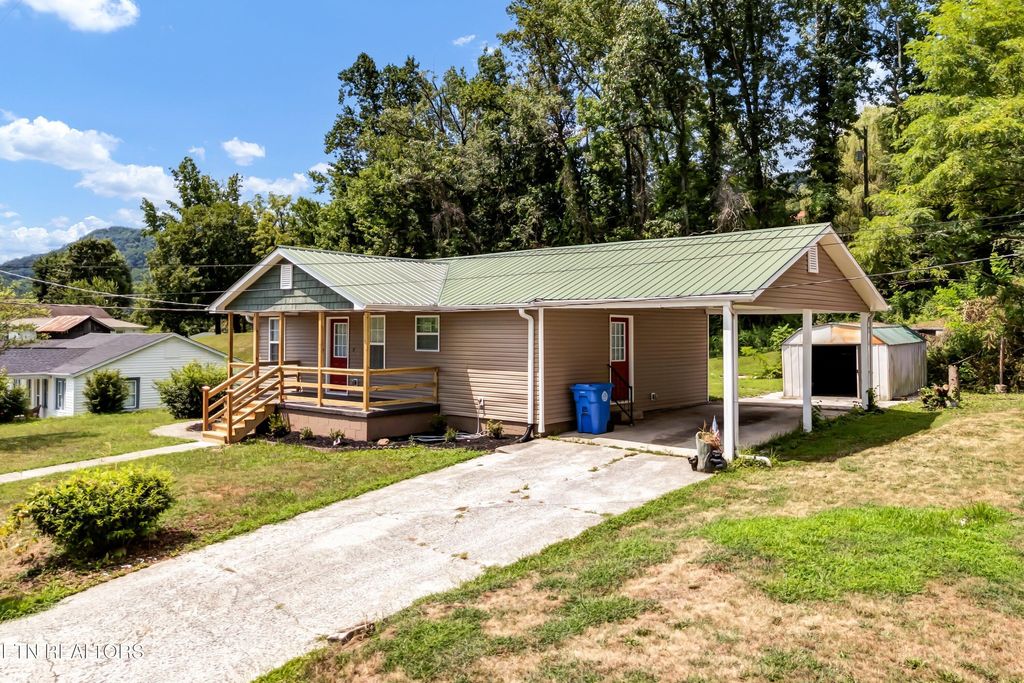Photo of 409 Wallace Ave, Rocky Top, TN 37769 (MLS # 1309119)
