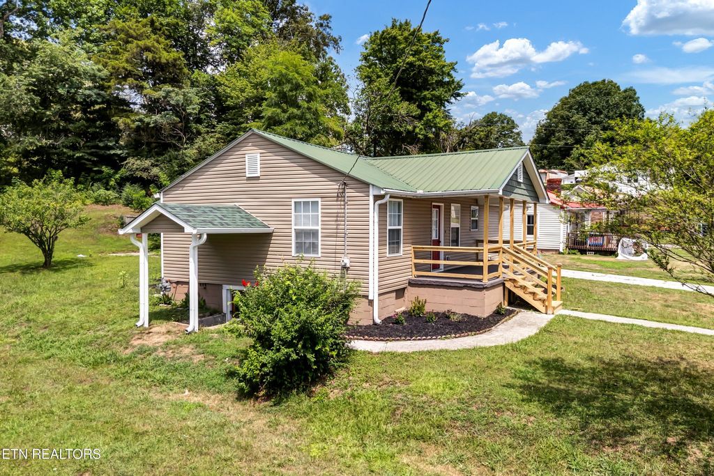 Photo of 409 Wallace Ave, Rocky Top, TN 37769 (MLS # 1309119)