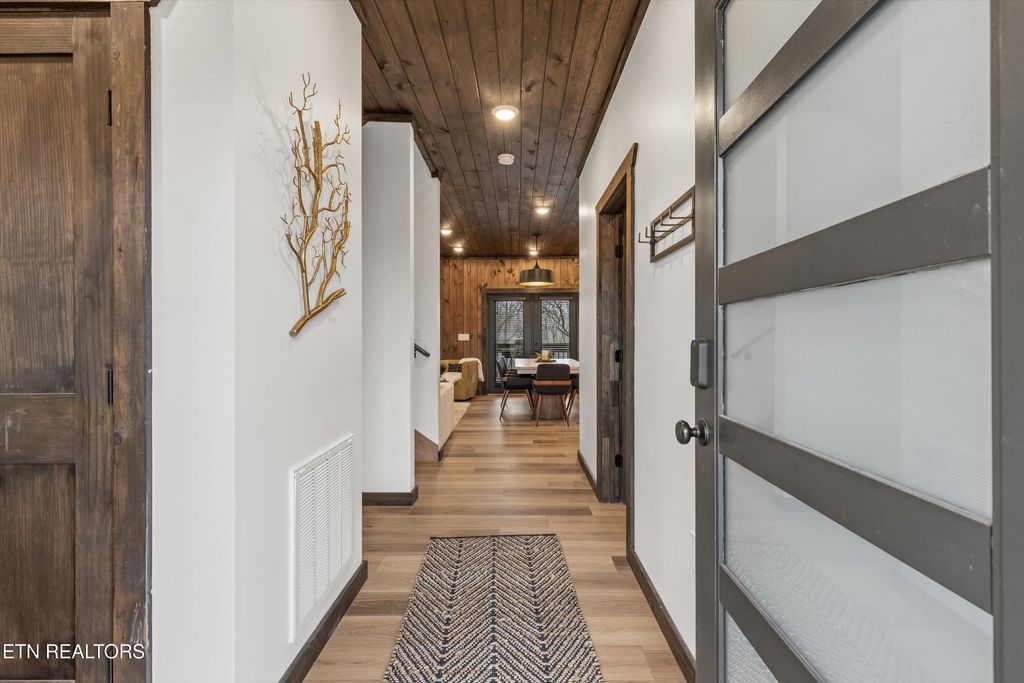 Photo of 721 Moccasin Way, Pigeon Forge, TN 37863 (MLS # 1285329)