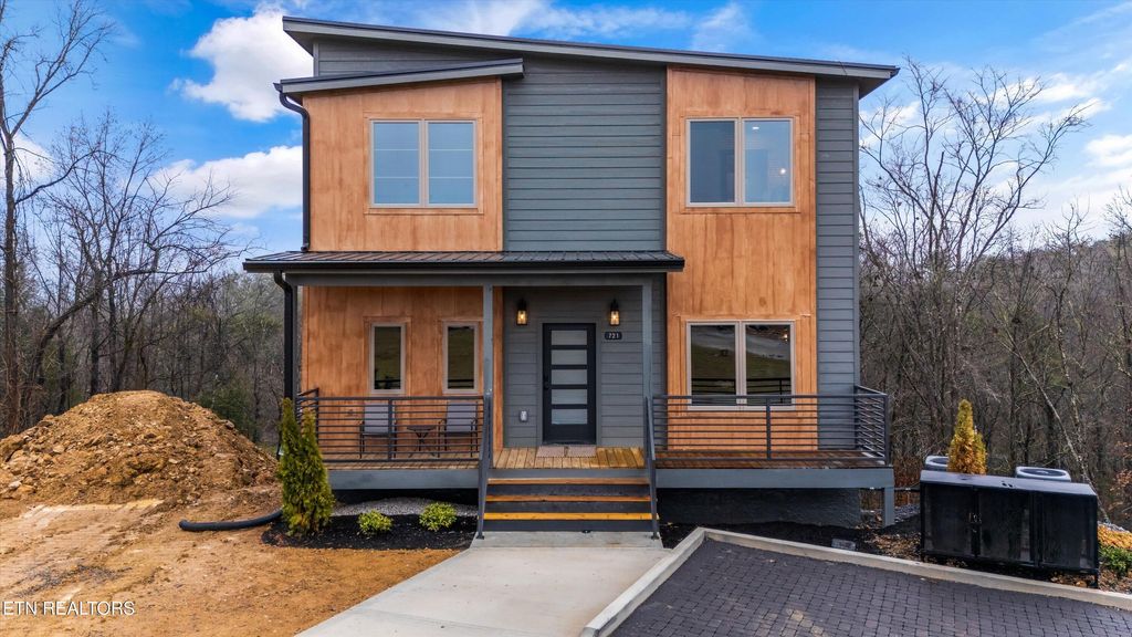 Photo of 721 Moccasin Way, Pigeon Forge, TN 37863 (MLS # 1285329)