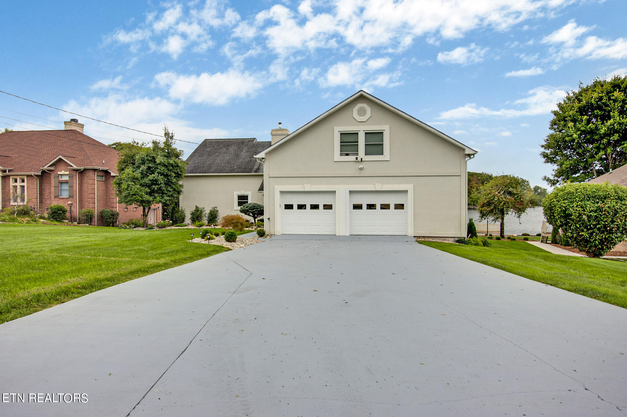 1260 Arrowhead Dr.