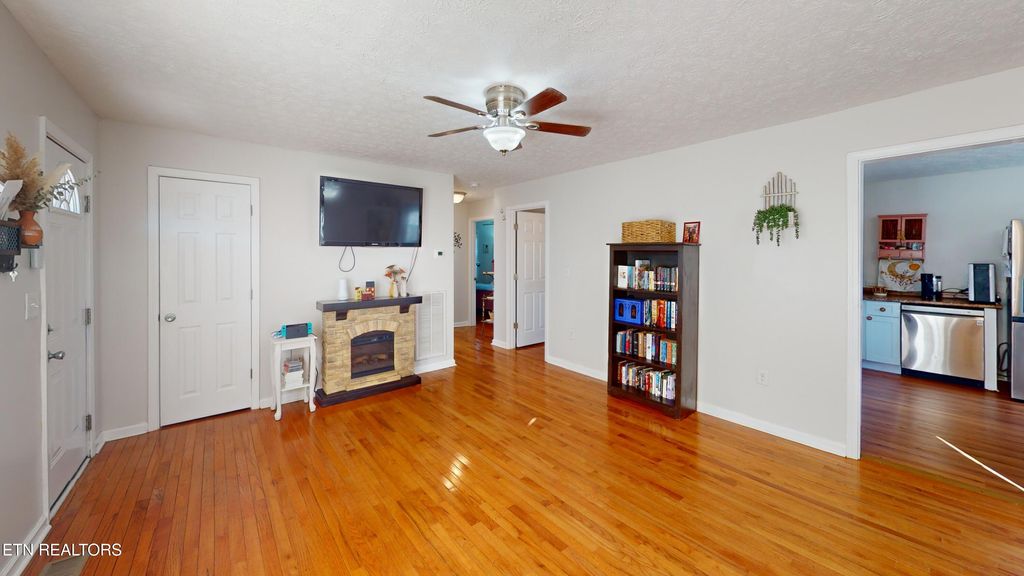 Photo of 948 Scenic Drive Dr, Morristown, TN 37813 (MLS # 1327450)