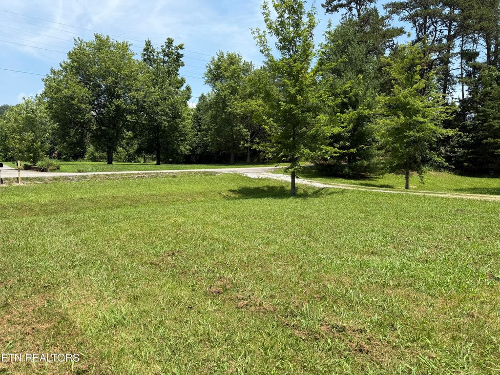 Photo of 3035 W Wolf Valley Rd, Clinton, TN 37716 (MLS # 1306353)