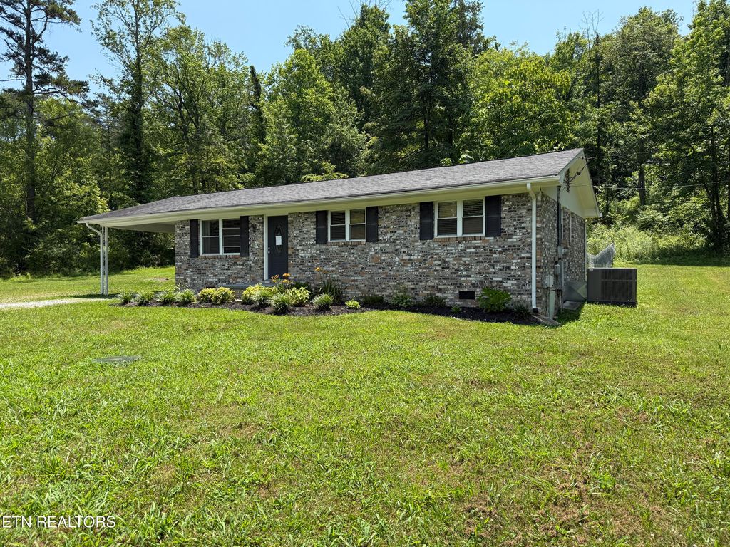 Photo of 3035 W Wolf Valley Rd, Clinton, TN 37716 (MLS # 1306353)