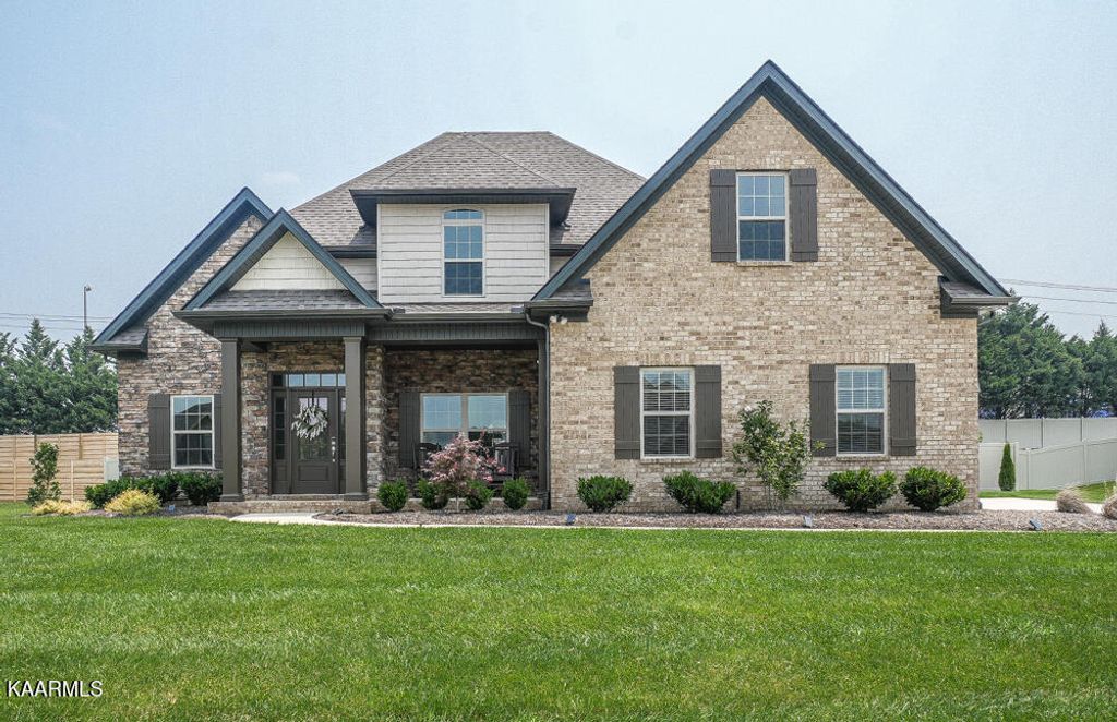 Photo of 1318 Edenbridge Drive, Alcoa, TN 37701 (MLS # 1234114)