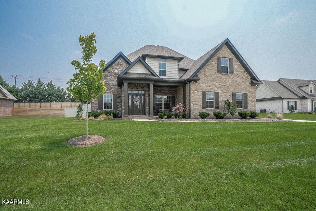 Photo of 1318 Edenbridge Drive, Alcoa, TN 37701 (MLS # 1234114)