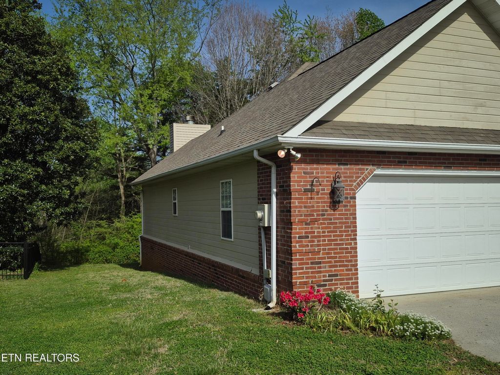 Photo of 7017 Lake Bluff Court, Knoxville, TN 37920 (MLS # 1335667)