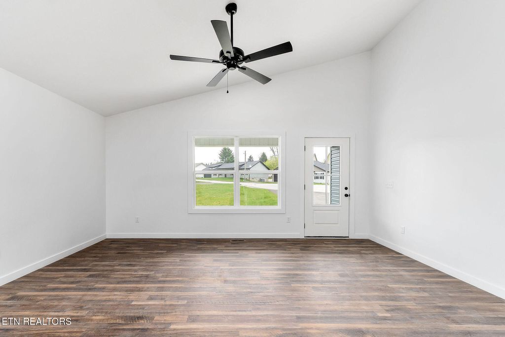 Photo of 168 Sky View Meadow Dr Drive, Crossville, TN 38555 (MLS # 1329493)