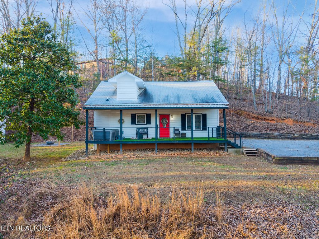 Photo of 3401 Mountain Overlook Way, Sevierville, TN 37876 (MLS # 1324436)