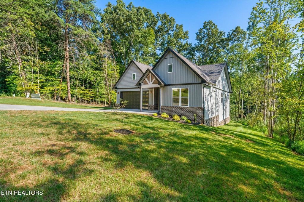Photo of 102 Oostagala Drive, Loudon, TN 37774 (MLS # 1322673)