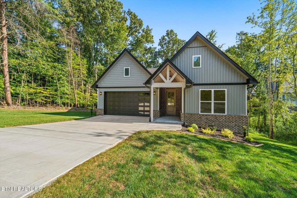 Photo of 102 Oostagala Drive, Loudon, TN 37774 (MLS # 1322673)