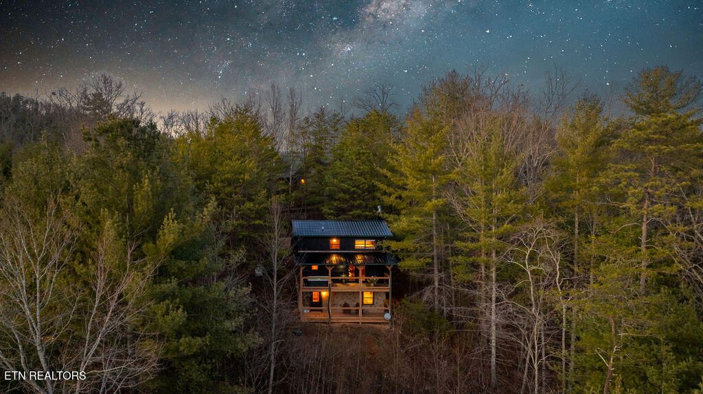 Photo of 4210 Mountain Rest Way, Sevierville, TN 37876 (MLS # 1334069)