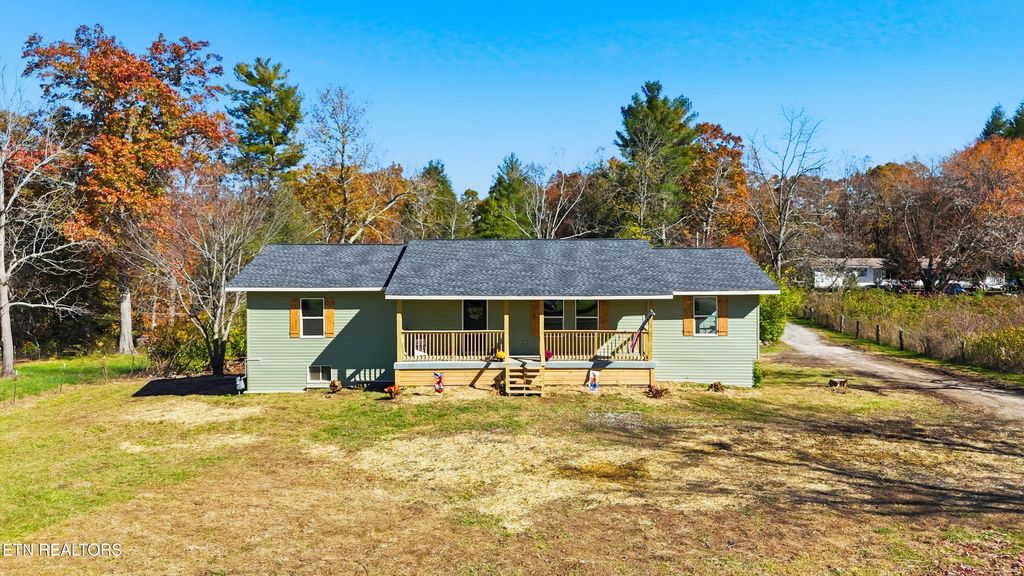 Photo of 37 Windy Acers Drive, Crossville, TN 38571 (MLS # 1320988)