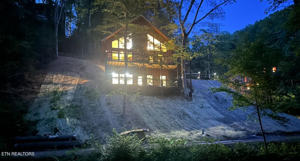 Photo of 866 Cabin Creek Way, Sevierville, TN 37862 (MLS # 1332254)