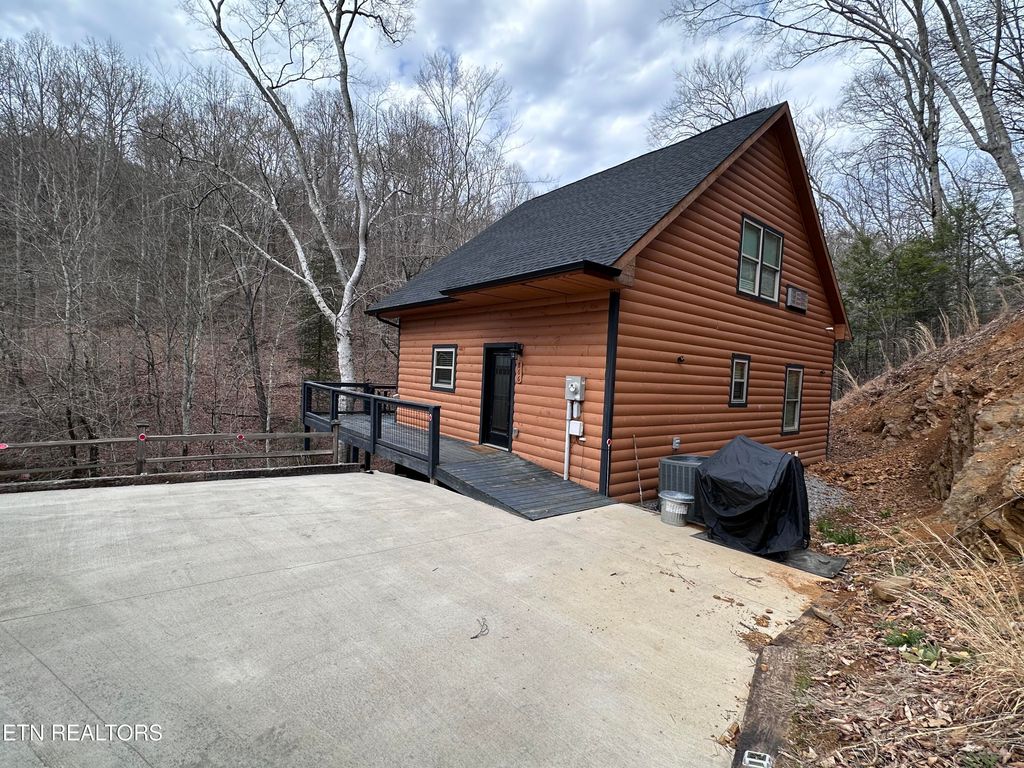 Photo of 866 Cabin Creek Way, Sevierville, TN 37862 (MLS # 1332254)