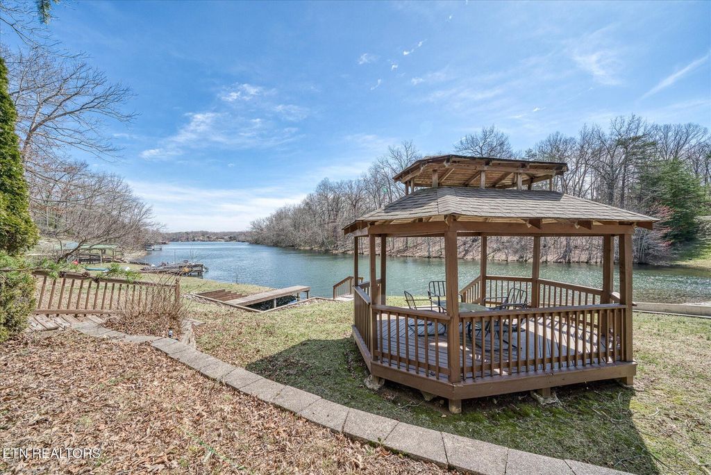 Photo of 983 Tennessee Ave, Crossville, TN 38555 (MLS # 1299133)