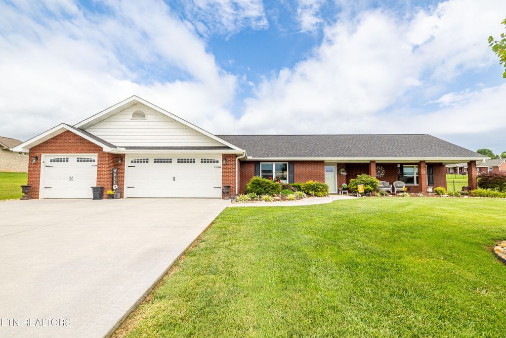 Photo of 1045 Southwind Circle, Dandridge, TN 37725 (MLS # 1304731)