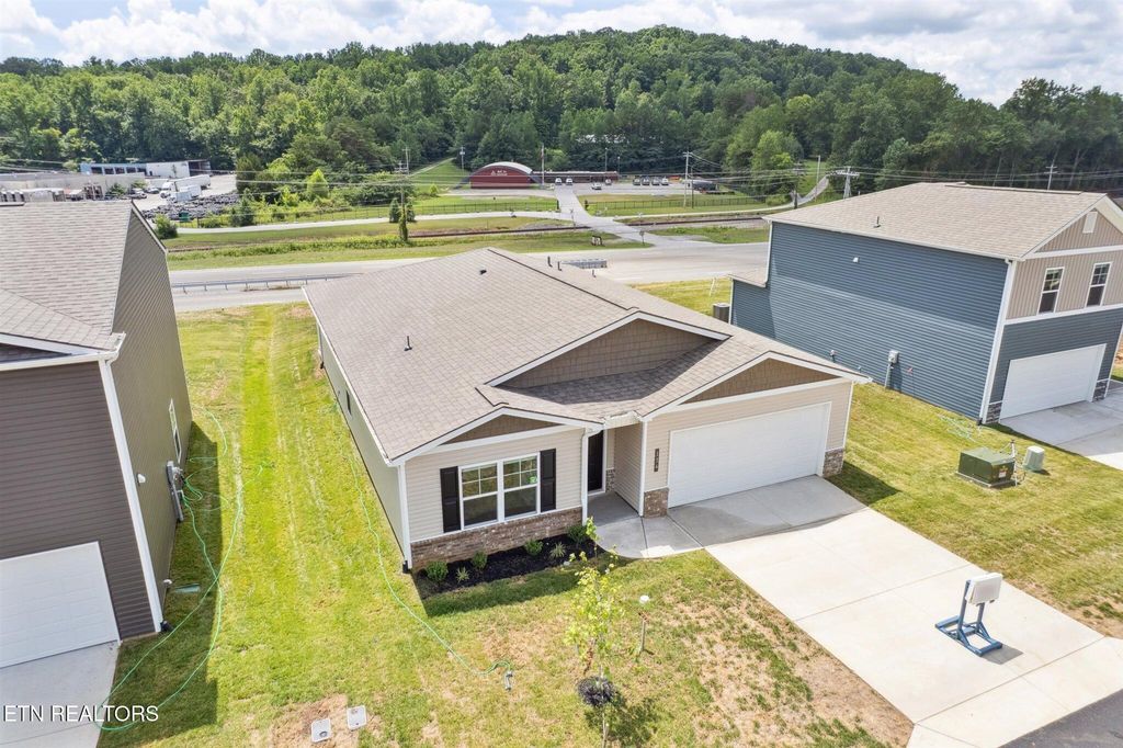 Photo of 134 N Blissful Meadows Drive, Harriman, TN 37748 (MLS # 1299452)