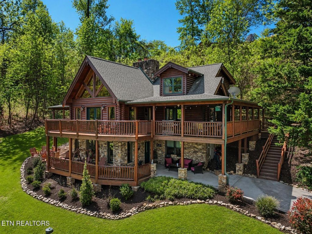 Photo of 2414 Walnut Cove Way Way, Sevierville, TN 37862 (MLS # 1337201)