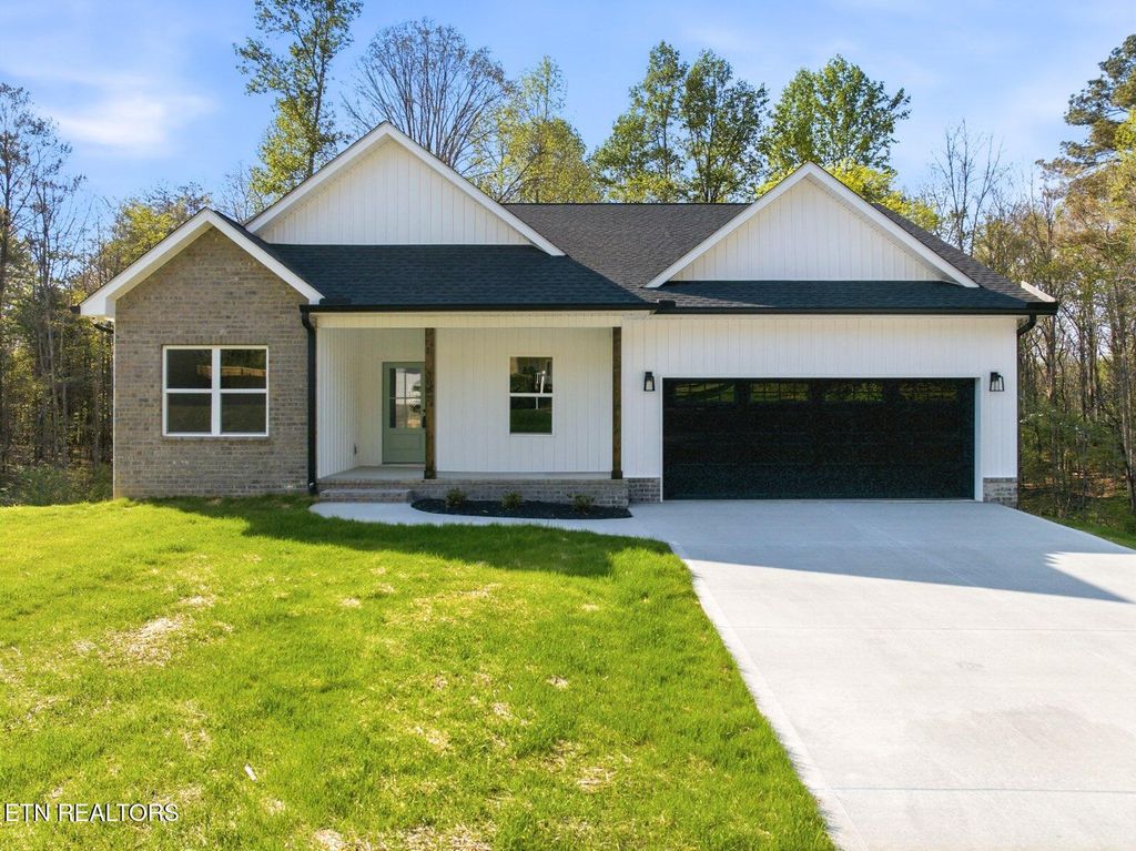 Photo of 305 Shadows Lawn Drive, Athens, TN 37303 (MLS # 1336060)