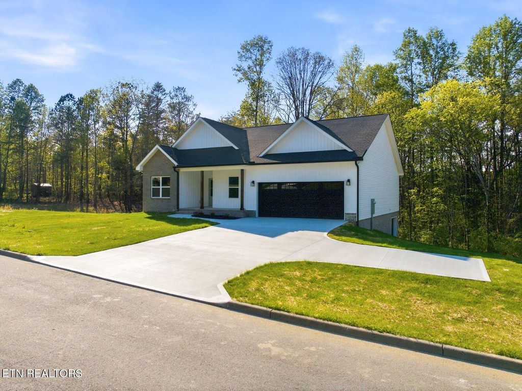 Photo of 305 Shadows Lawn Drive, Athens, TN 37303 (MLS # 1336060)