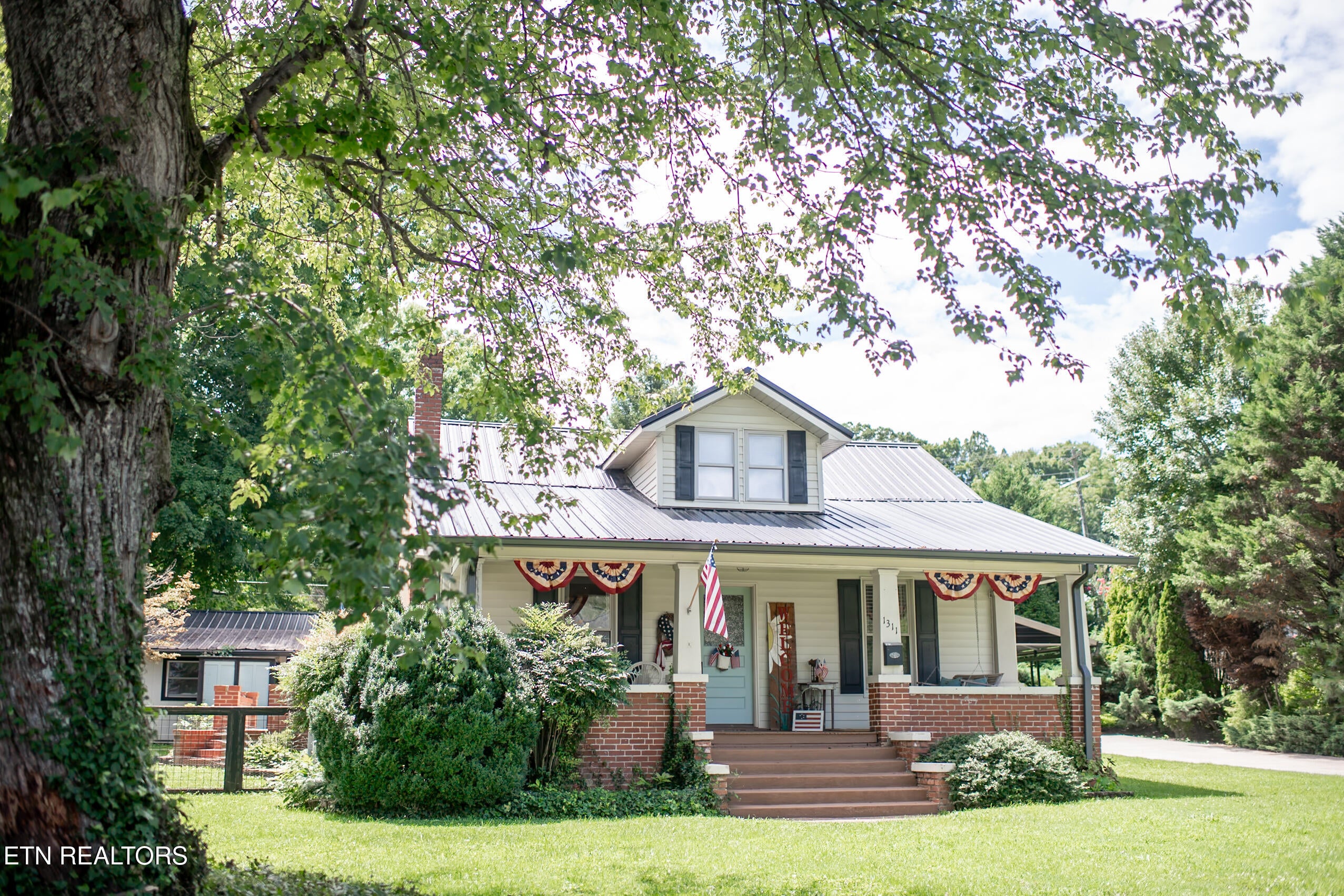 1311 N Main St