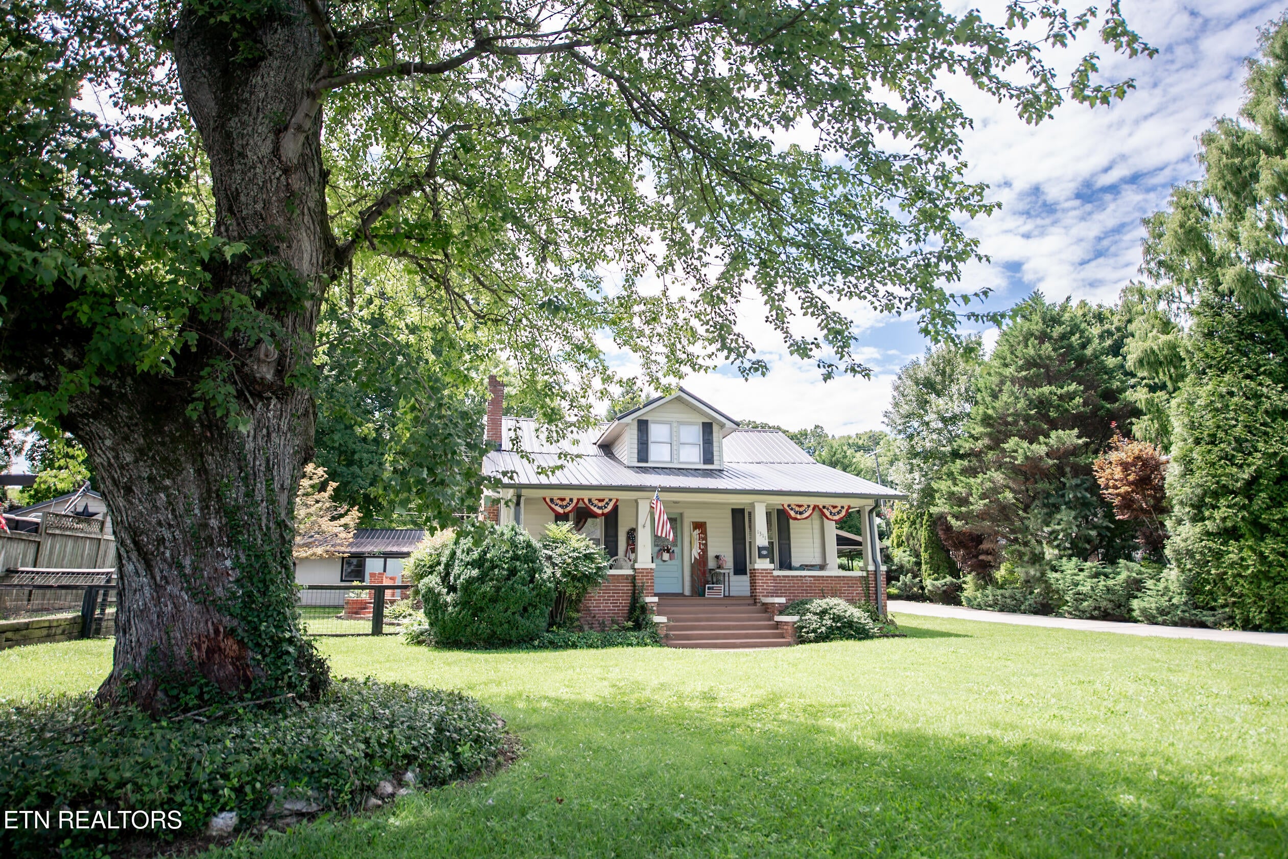 1311 N Main St
