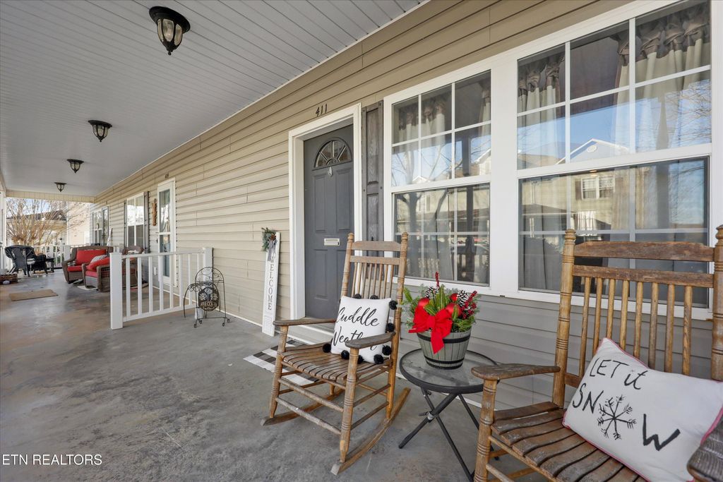 Photo of 411 Ashbury Circle, Sweetwater, TN 37874 (MLS # 1325102)