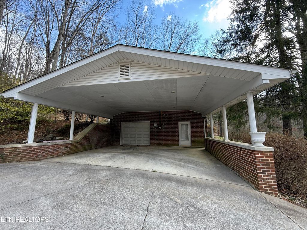 Photo of 157 Ivanhoe Rd, Clinton, TN 37716 (MLS # 1331330)