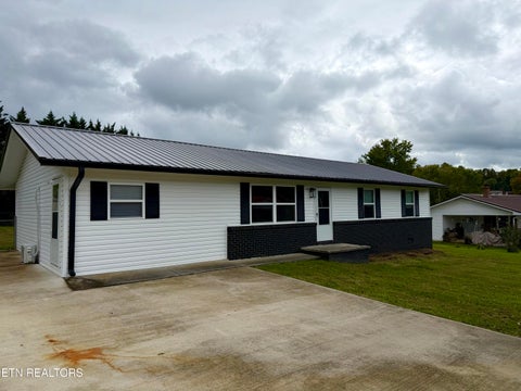 Tiny photo for 151 Jaynes Rd, Tazewell, TN 37879 (MLS # 1359782)