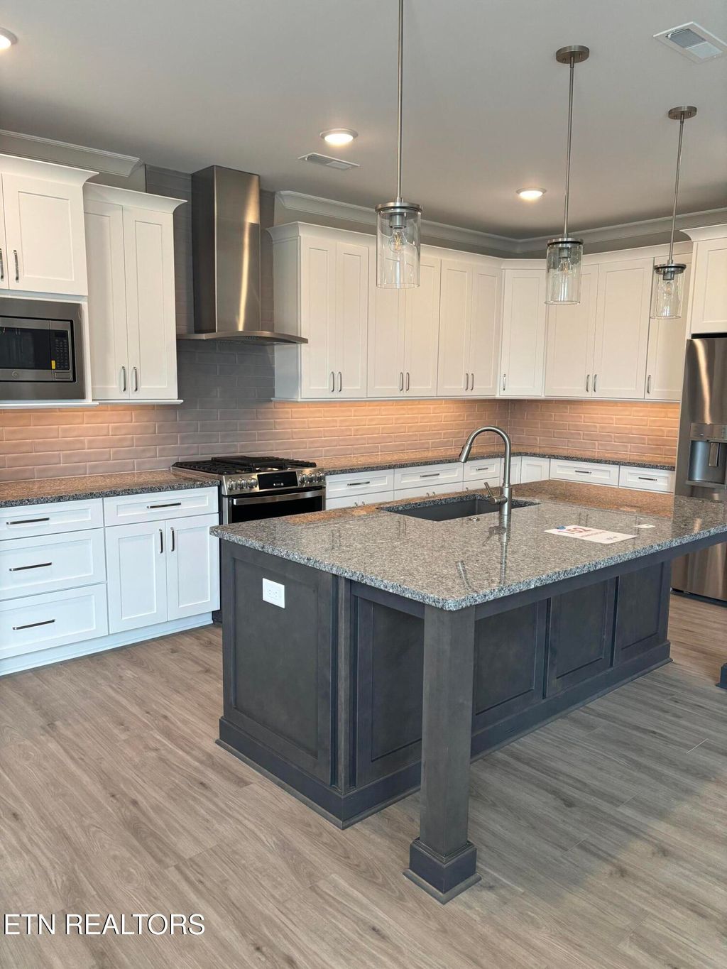 Photo of 152 Honeysuckle Drive, Lenoir City, TN 37771 (MLS # 1339572)