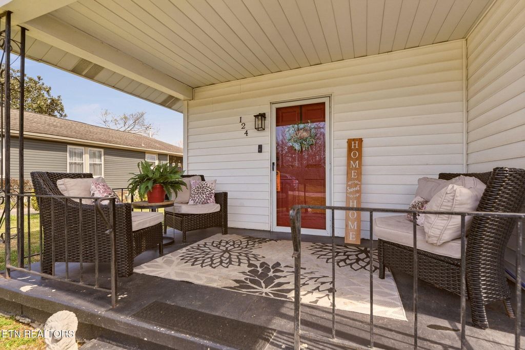 Photo of 124 E Franklin St, Alcoa, TN 37701 (MLS # 1333317)