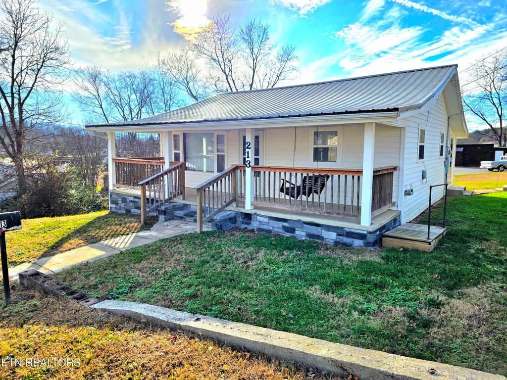 Photo of 213 Front St, Newport, TN 37821 (MLS # 1323883)