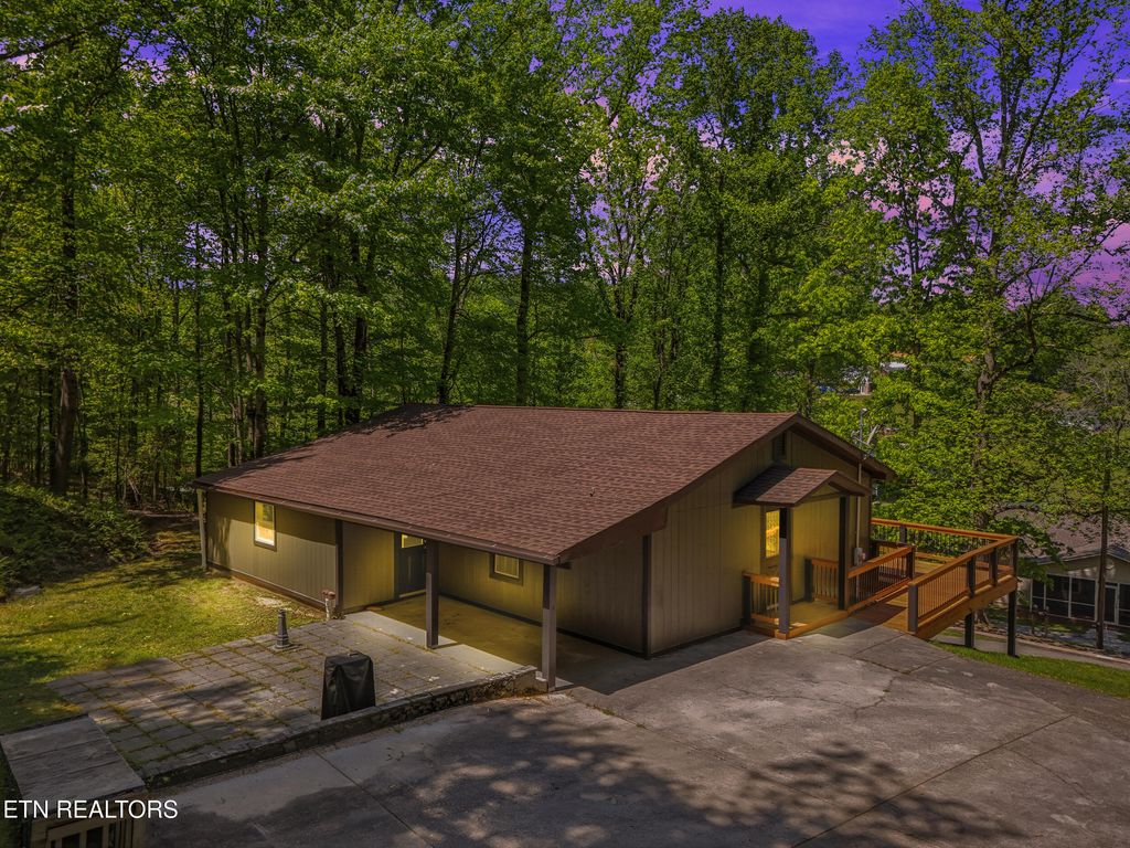 Photo of 118 Clark Lane, Harriman, TN 37748 (MLS # 1338039)