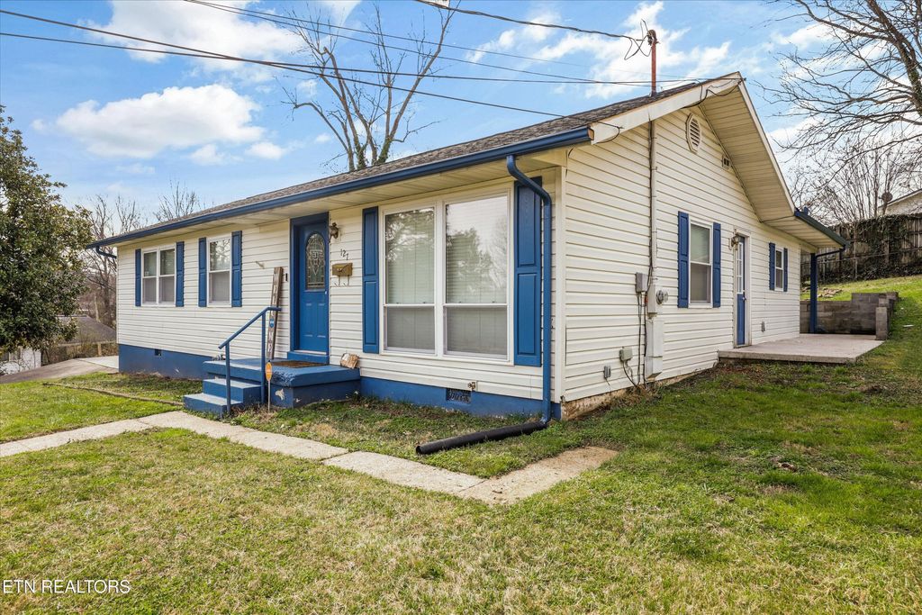 Photo of 127 Athens Rd, Oak Ridge, TN 37830 (MLS # 1331077)