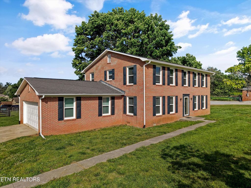 Photo of 327 Kenmark Drive, Maryville, TN 37803 (MLS # 1339474)