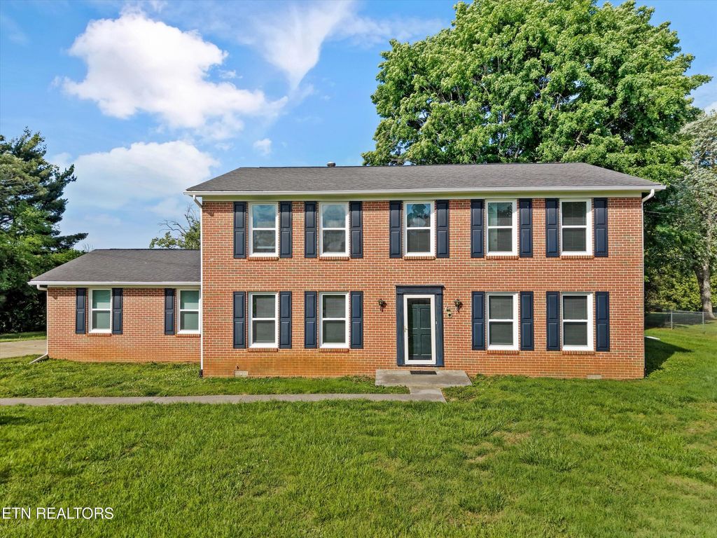 Photo of 327 Kenmark Drive, Maryville, TN 37803 (MLS # 1339474)