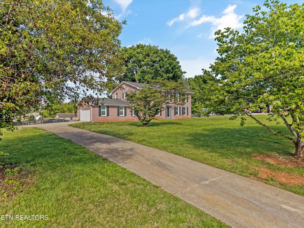 Photo of 327 Kenmark Drive, Maryville, TN 37803 (MLS # 1339474)