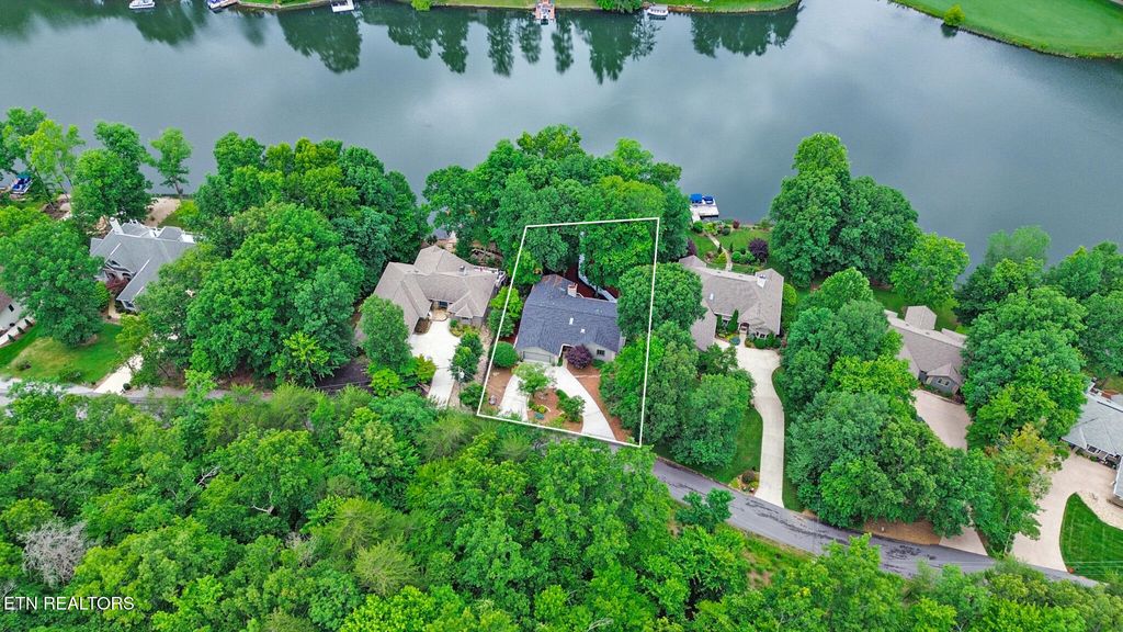 Photo of 120 Chatham Lane, Fairfield Glade, TN 38558 (MLS # 1344192)