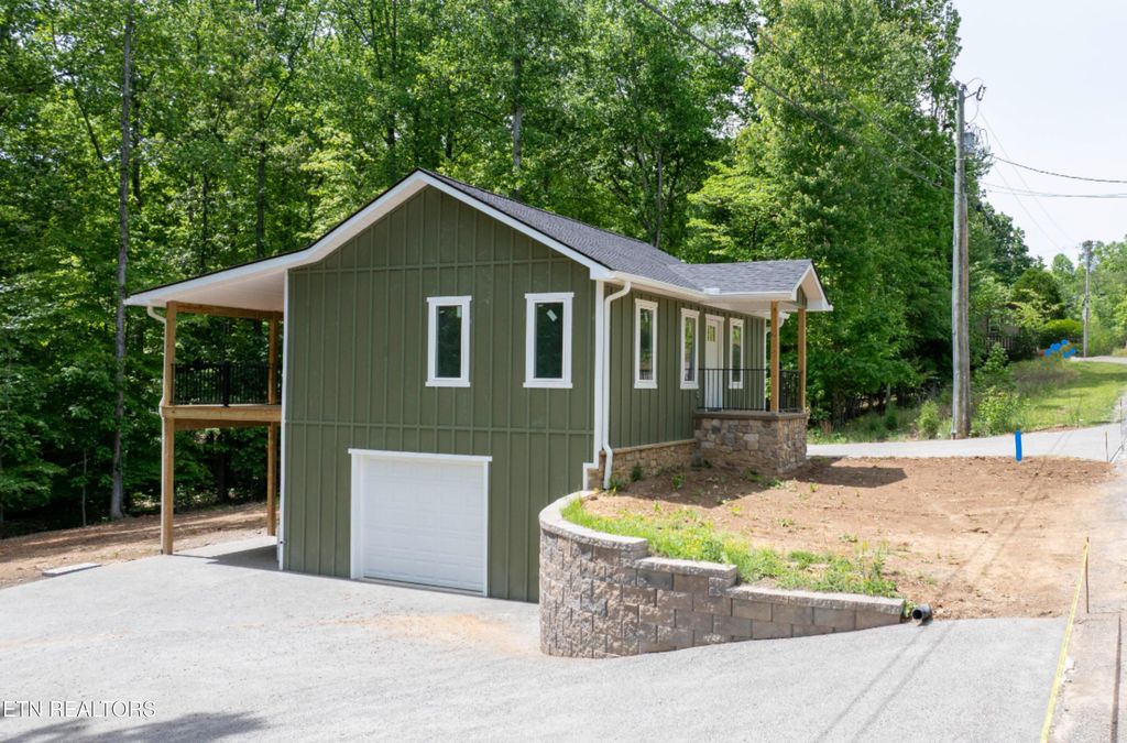 Photo of 144 Caron Drive, Spring City, TN 37381 (MLS # 1339424)