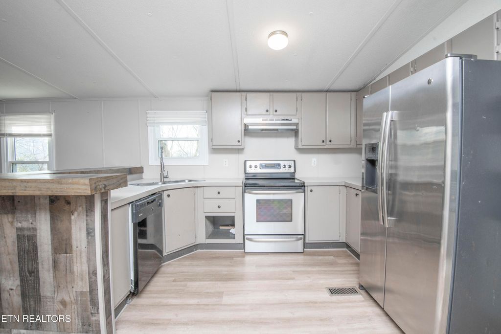 Photo of 350 Kagley Drive, Lenoir City, TN 37772 (MLS # 1324218)