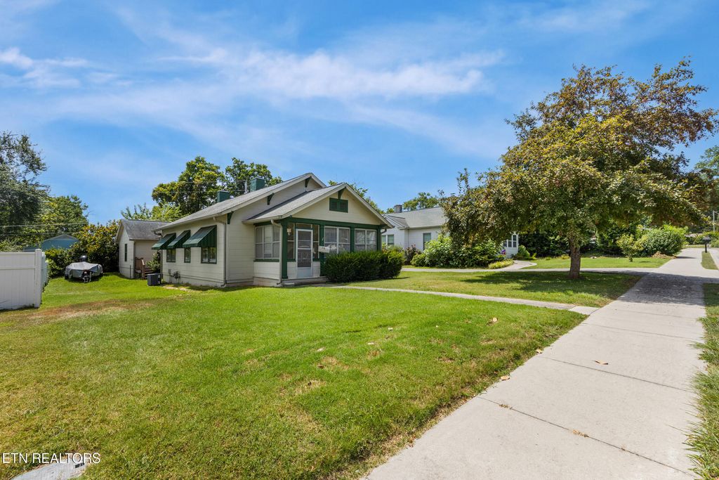 Photo of 1643 Maury St, Alcoa, TN 37701 (MLS # 1307993)