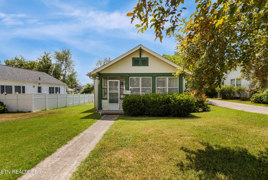 Photo of 1643 Maury St, Alcoa, TN 37701 (MLS # 1307993)