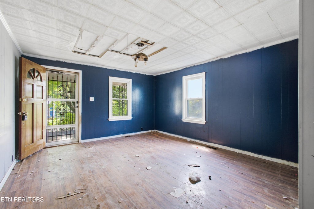 Photo of 547 Henderson St, Harriman, TN 37748 (MLS # 1354059)